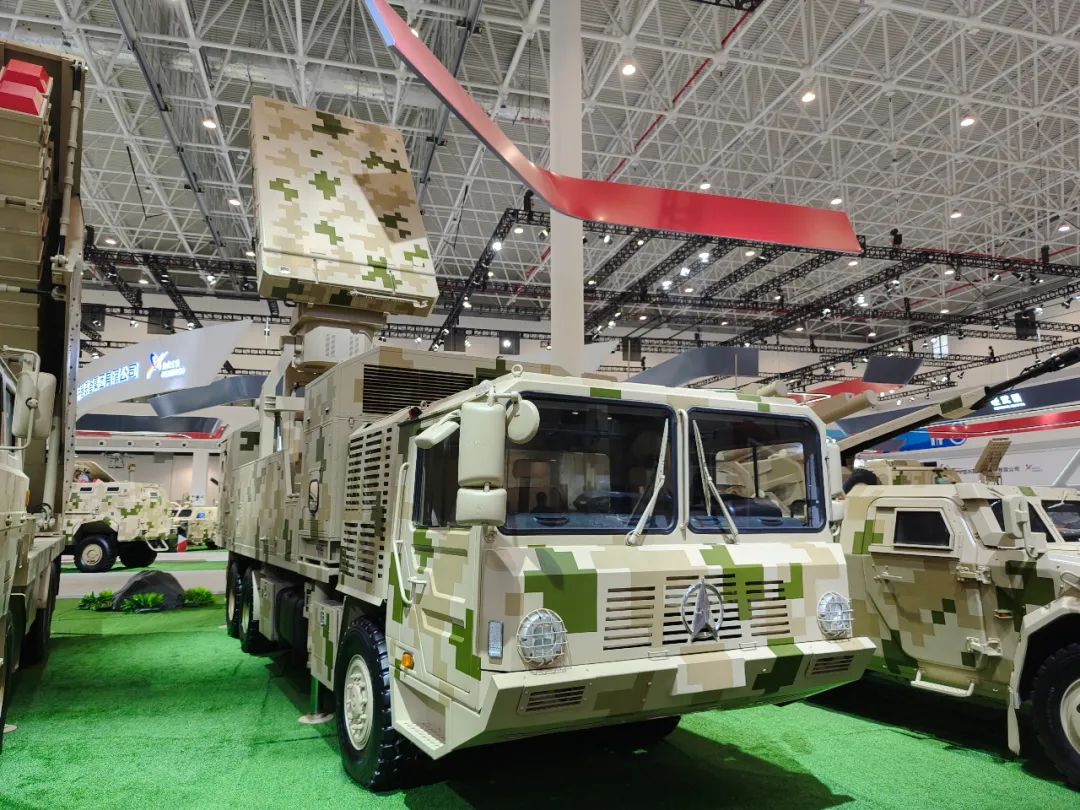 中国兵器工业集团有限公司静态展示IBIS400S(RT8)战术防空相控阵雷达 中国兵器工业集团有限公司静态展示IBIS400S(RT8)战术防空相控阵雷达